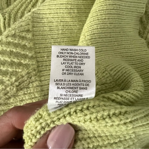 Tahari Green V-Neck Knit Sweater, Medium - Picture 7 of 7